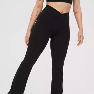 OFFLINE By Aerie Real Me High Waisted Crossover Flare Legging SZ Small Short